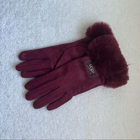 UGG Plum Beret knitted Hat, Neck Warmer & Glove Set - Picture 4 of 7